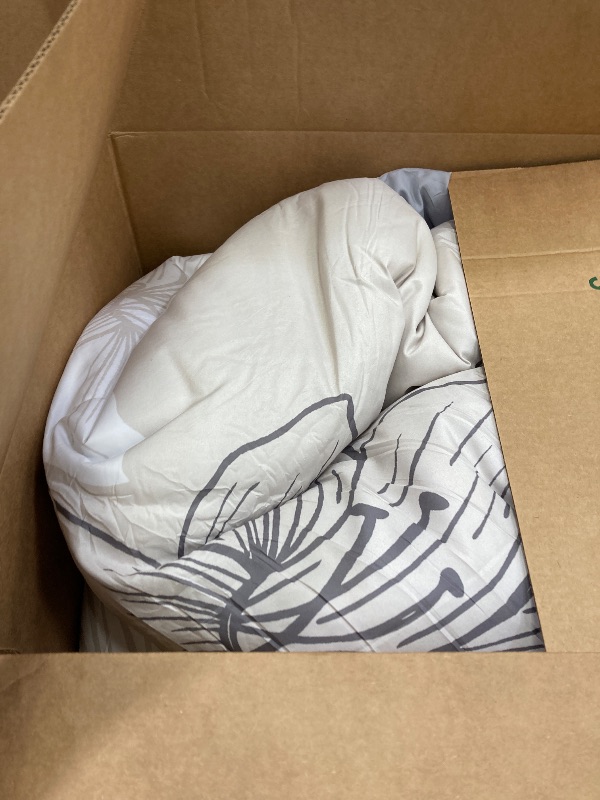 Photo 1 of ***COMFORTER ONLY***Luxudecor Floral Comforter Queen Size, Blue Floral Comforter Soft Microfiber for All Seasons 90"×90"