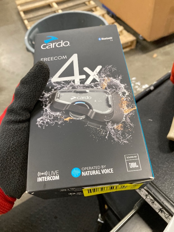 Photo 1 of ***Speaker connection is messed up***Cardo Systems FREECOM 4X Motorcycle 4-Way Helmet Bluetooth Communication System Headset Intercom, Universal Bluetooth Connectivity, Waterproof, 40mm Speakers - Single Pack***Speaker connection is messed up***