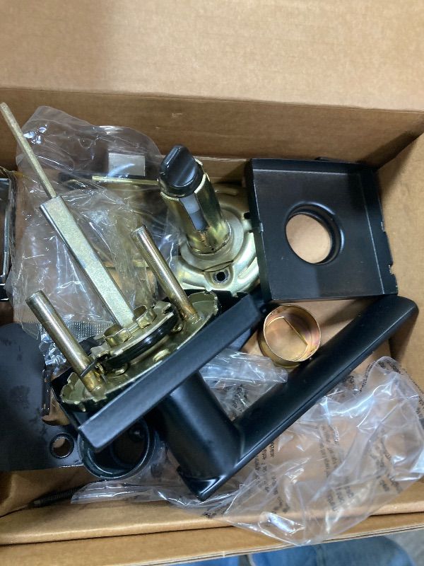 Photo 1 of ***DAMAGE -SELLING AS PARTS ONLY*** Amazon Basics Contemporary Stamford Privacy Door Lever, Easy Installation, Matte Black, 1-Pack