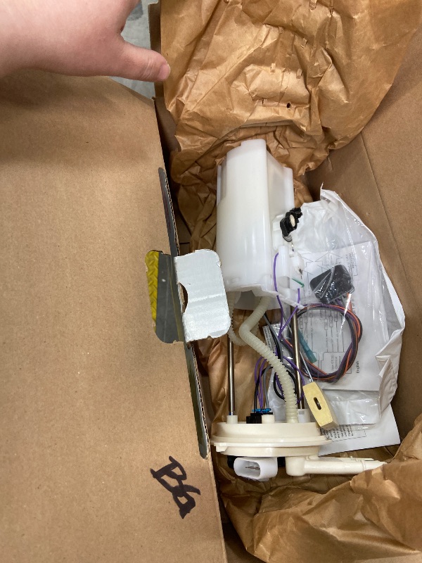 Photo 1 of **HAS CRACK**Delphi FG0072 Fuel Pump Module