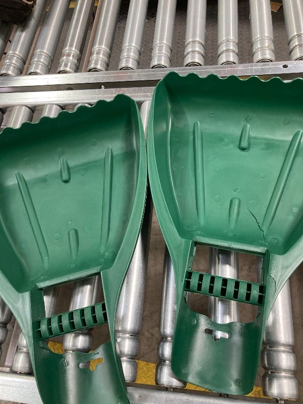 Photo 1 of ***DAMAGE -ONE CRACK -SELLING AS IS*** Leaf Scoops Hand Rakes - Lightweight, Durable Grabber Tool for Scooping Up Leaves, Spreading Mulch, Gardening, and Yard Work by Pure Garden (Green)