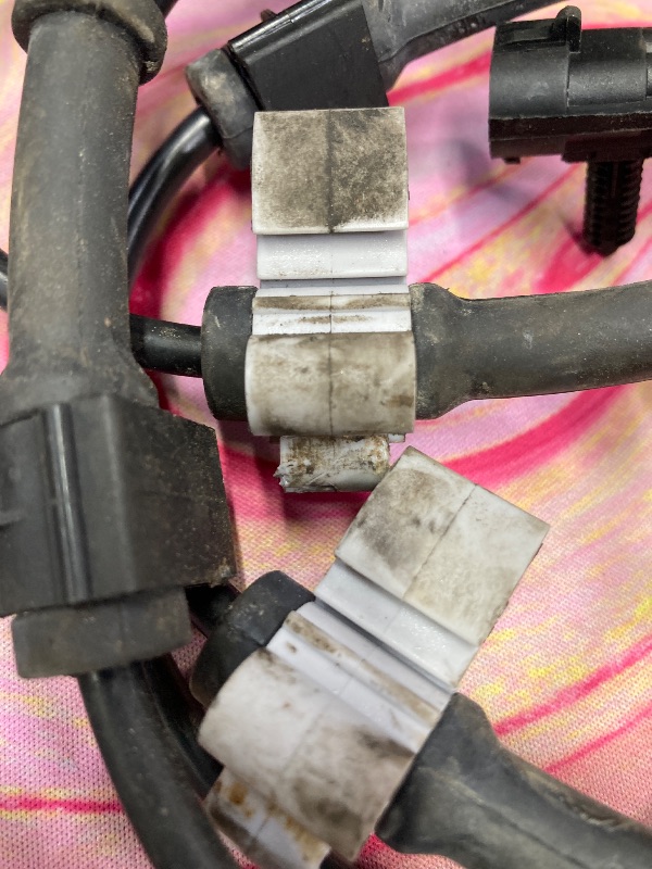 Photo 1 of ***VERY USED***Front ABS Wheel Speed Sensor Left & Right fit for 1999 2000 2001 2002 2003 2004 2005 2006 Chevy Silverado 1500 Avalanche Suburban Express Tahoe, GMC Sierra Yukon XL Savana, Cadillac Escalade, ALS482LPNO506557187
