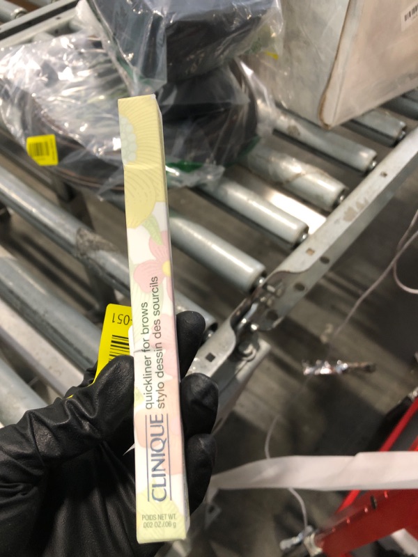 Photo 1 of ** used ** Clinique Quickliner For Brows Eyebrow Pencil | 8-Hour Wear, Smudge Resistant| For Natural-Looking Brows, Sandy Blonde, 1 Count