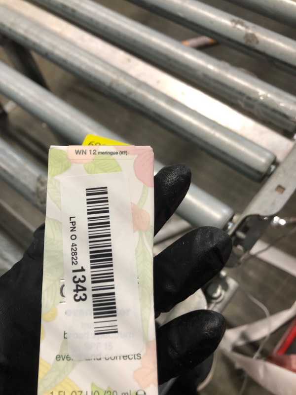 Photo 1 of ** used ** Clinique Even Better Makeup Liquid Foundation SPF 15 With Vitamin C For Dry + Oily Combination Skin Types | Medium Coverage + Natural Finish | Evens Skin Tone + Reduces Dark Spots, Meringue, 1 Fl Oz