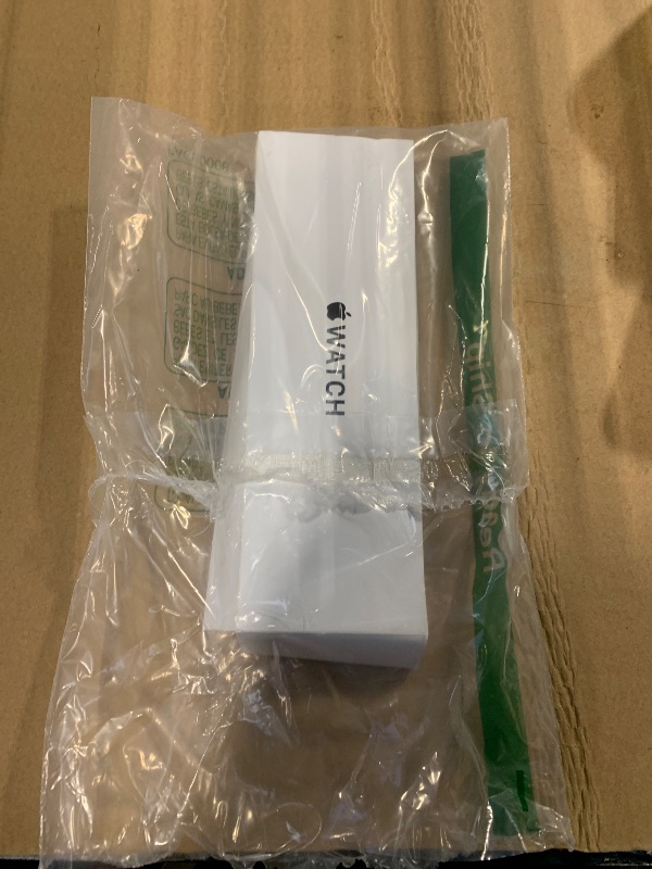 Photo 1 of **** S/N  M34YRLY29T  ******   **** MISSING CHARGER ***** Apple Watch SE (2nd Gen) [GPS 40mm] Smartwatch with Starlight Aluminum Case with Starlight Sport Band S/M. Fitness and Sleep Trackers, Crash Detection, Heart Rate Monitor, Retina Display