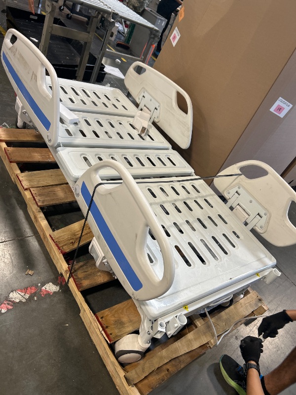 Photo 1 of ****SIMILAR IEM ,MISSING PATS*****VEVOR Premium 5 Function Full Electric Hospital Bed, ICU Electric Medical Bed with Trendelenburg & Reverse Trendelenburg, 5-Inch Locking Casters, IV Pole for Home Hospital Use, 550LBS Loading