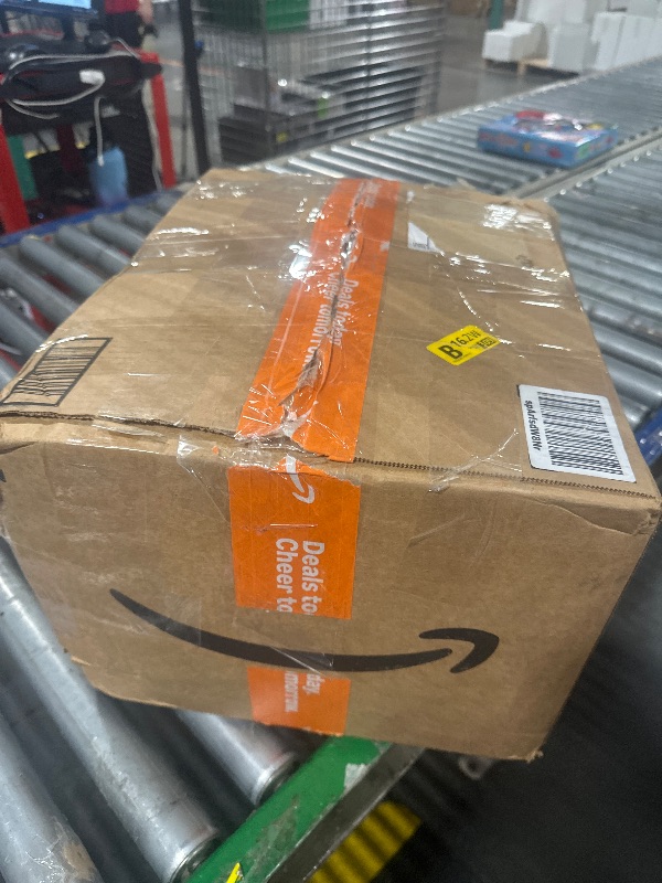 Photo 1 of ***MINOR DAMAGE*** ***READ CLERK NOTES*** Serta Goose Feather Down Fiber Cotton Comforter King Size - 100% Cotton Down Duvet Insert - Hotel Luxury Hypoallergenic Bedding Comforter All Season Medium Warmth 106 x 90 Inch White