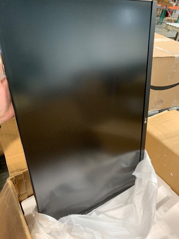 Photo 1 of LG 27GL83A-B 27-Inch Ultragear QHD 2560 x 1440 IPS Gaming Monitor, 144Hz, 1ms (GtG), NVIDIA G-SYNC, AMD FreeSync, HDR10, HDMI, DisplayPort, Tilt/Height/Pivot Adjustable Stand, Black