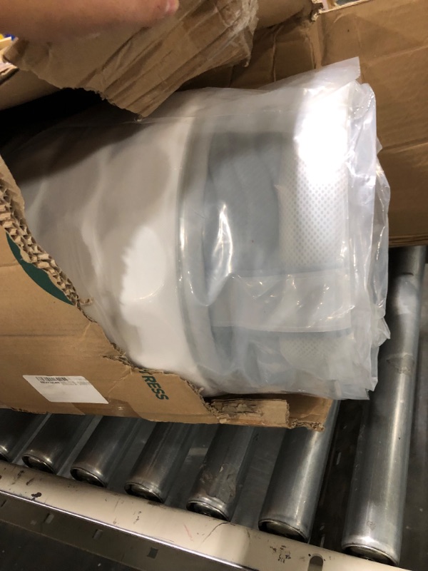 Photo 1 of ****FACTORY SEALED***ZINUS 12 Inch Comfort Support Hybrid Mattress [New Version], Queen, Fiberglass Free, Medium Plush, Motion Isolation, Certified Safe Foams & Fabric, Mattress in A Box