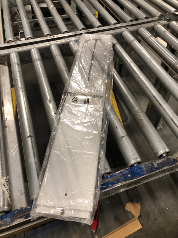 Photo 1 of ******IT TURNS ON AND COOLS PERFECTLY.******** zstar fd 10k portable air conditioner white