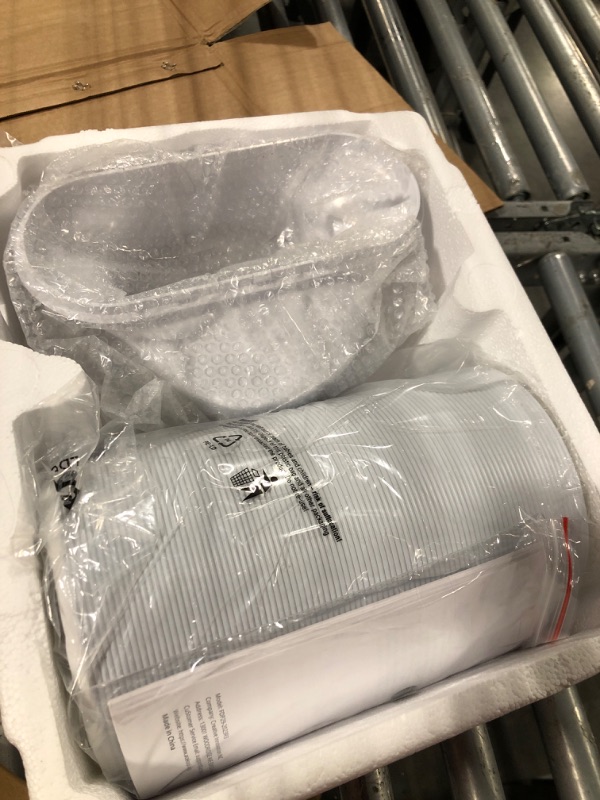 Photo 1 of ******IT TURNS ON AND COOLS PERFECTLY.******** zstar fd 10k portable air conditioner white