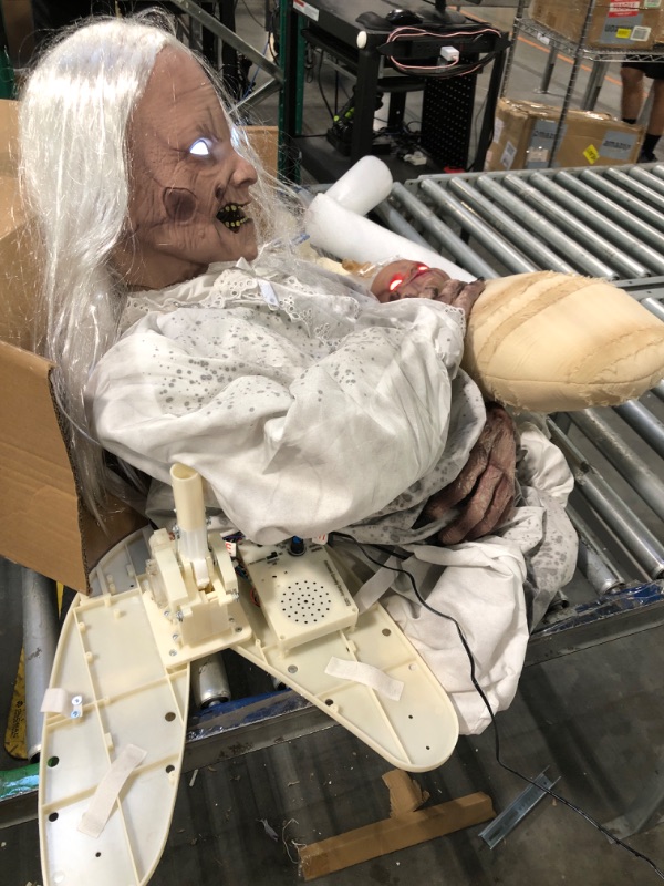 Photo 1 of ******IT WORKS WELL****** Haunted Hill Farm Life-Size 2.9-Ft Animatronic Gravely Granny by Tekky Halloween Decoration with Motion-Activated Sounds