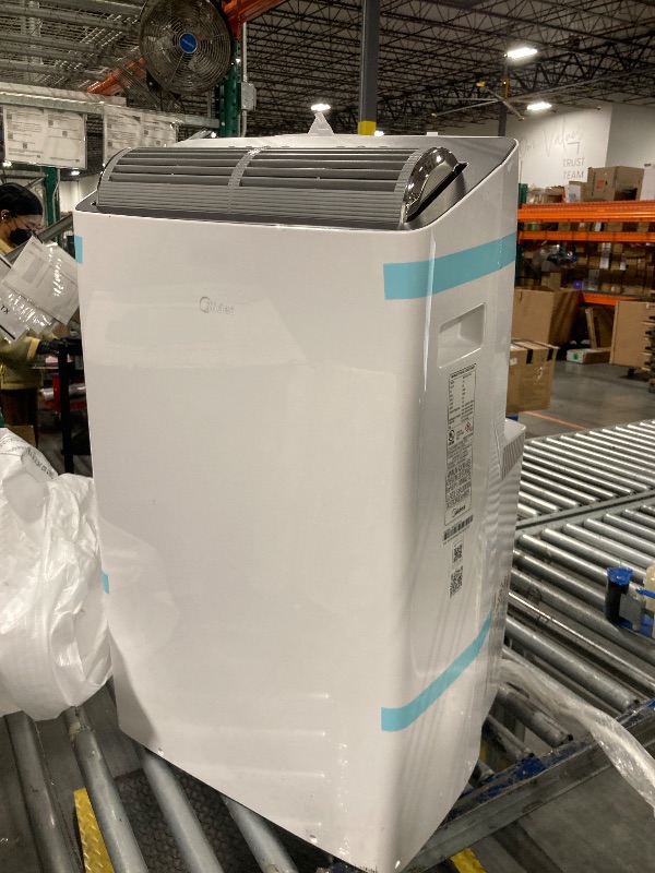 Photo 1 of ****It turns on perfectly.***** doesn't have control**** Midea Duo 14,000 BTU(12,000 BTU SACC) High Efficiency Inverter, Quiet Portable Air Conditioner, Cools up to 550 Sq.Ft., Works with Alexa/Google Assistant, Includes Remote Control&Window Kit (Renewed