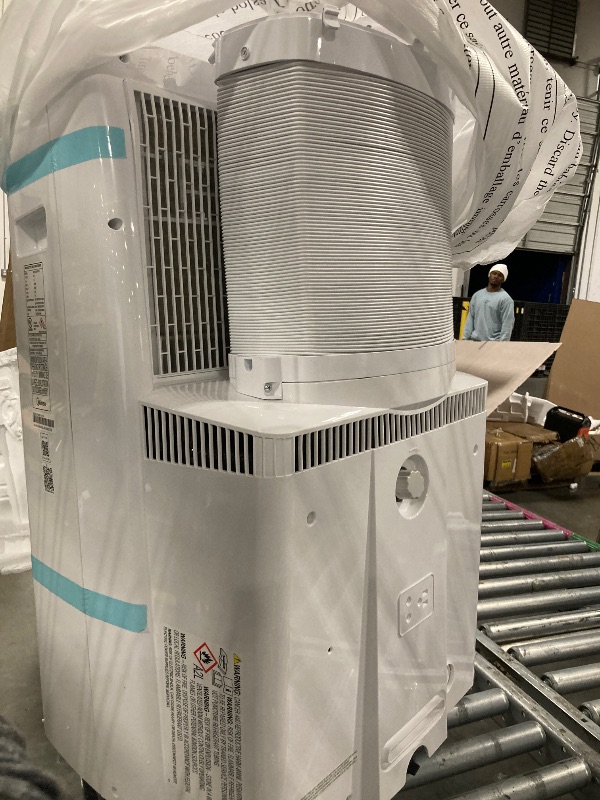 Photo 1 of ****It turns on perfectly.***** doesn't have control**** Midea Duo 14,000 BTU(12,000 BTU SACC) High Efficiency Inverter, Quiet Portable Air Conditioner, Cools up to 550 Sq.Ft., Works with Alexa/Google Assistant, Includes Remote Control&Window Kit (Renewed