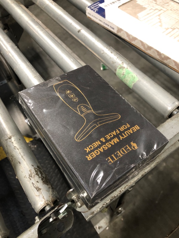 Photo 1 of ***MISSING CHARRGER*
Pedete Facial Massager, 7 Colors Red Light Therapy for Face and Neck, Face Lift Device with 113°F Heating Vibration for Multi Skin Care