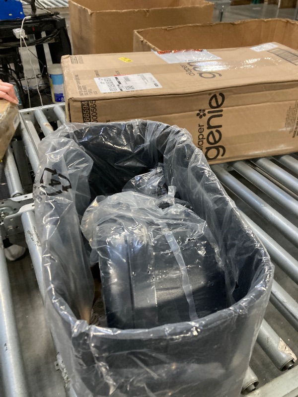 Photo 1 of ***BIG CRACK ON SIDE***Amazon Basics 8-Sheet Cross Cut Paper Shredder and Credit Card Shredder - Black