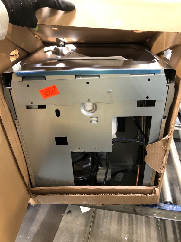 Photo 1 of ** MISSING HARDWARE**
Elkay EZS8L Barrier Free Water Cooler, ADA Compliant, 8 GPH is