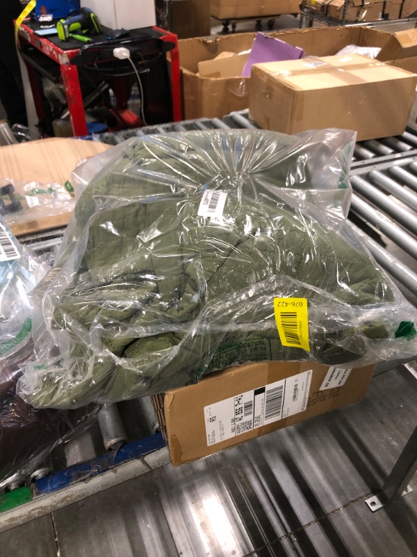 Photo 1 of *-* OLIVE GREEN*
Litanika Super King Plus Comforter Emerald Green, 3 Pieces Dark Green Tufted Boho Farmhouse Bedding Comforter Set, Lightweight Fluffy All Season Comforter Set (120x128In Comforter & 2 Pillowcases)