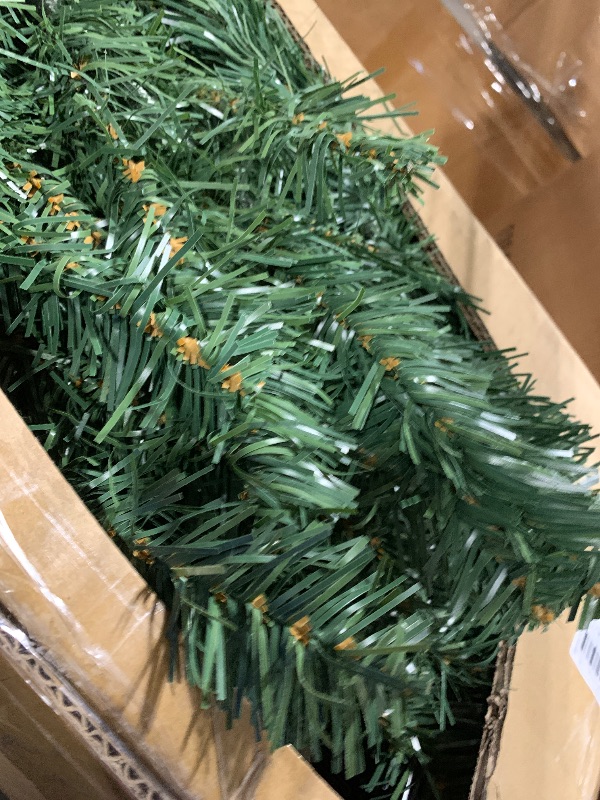 Photo 1 of *DOESN'T HAVE LIGHT**
6FT Prelit Christmas Tree, Premium Artificial Christmas Tree with 300 Lights and 779 Branch Tips, Memory Wire Pre Lit Hinged Xmas Tree with Metal Base for Holiday, Home, Party Decoration