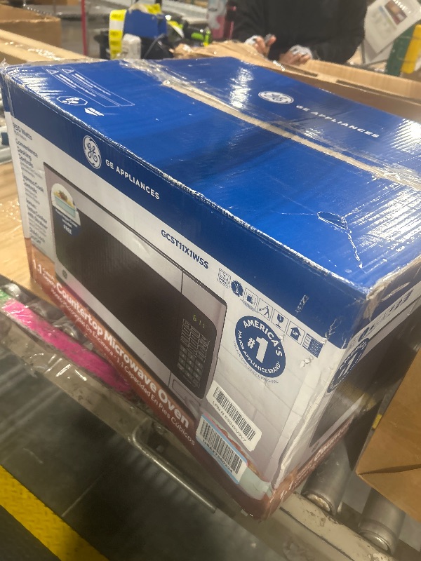 Photo 1 of ****USED****
Hamilton Beach Cool Touch Electric Deep Fryer with Basket and Lid, 2 Liters / 8 Cups Oil Capacity, Adjustable Temperature, 1500 Watts for Fast Heat-up, viewing Window Easy to Clean, Black (35021)