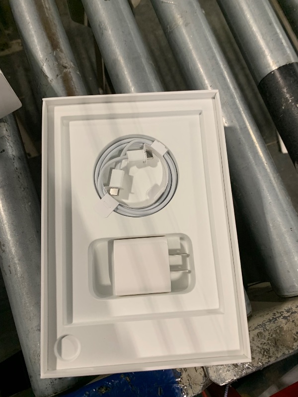 Photo 1 of ***it doesn't turn on*** Apple iPad Mini 5th Generation, Wi-Fi, 256GB - Silver (Renewed)