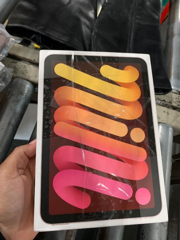 Photo 1 of ***it doesn't turn on*** Apple iPad Mini 5th Generation, Wi-Fi, 256GB - Silver (Renewed)