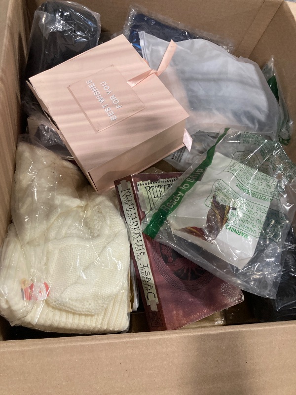 Photo 1 of ***AS IF/ FINAL SALE/ NO RETURNS***

BUNDLE BOX OF MIXED ITEMS 