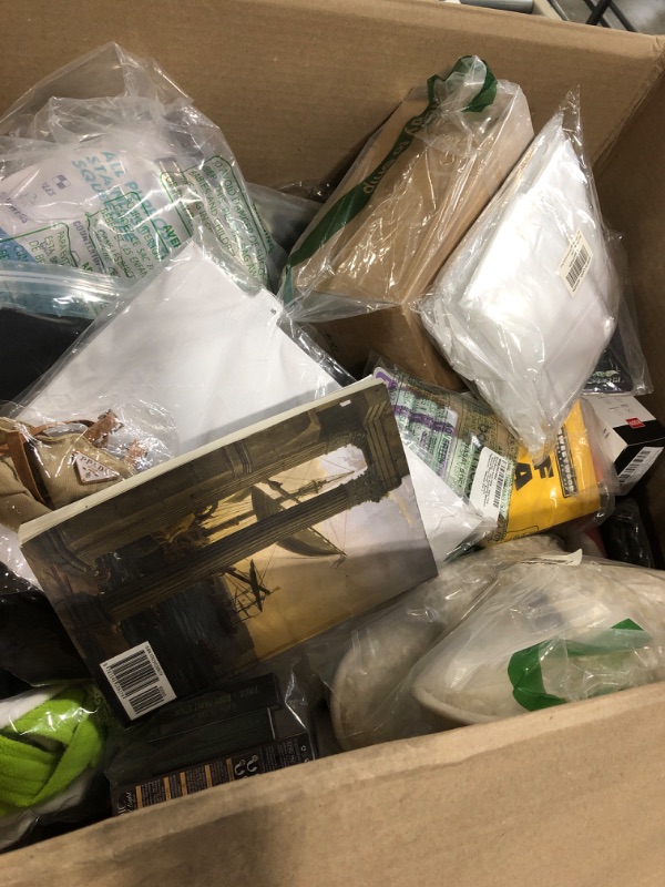 Photo 1 of ***AS IF/ FINAL SALE/ NO RETURNS***

BUNDLE BOX OF MIXED ITEMS 