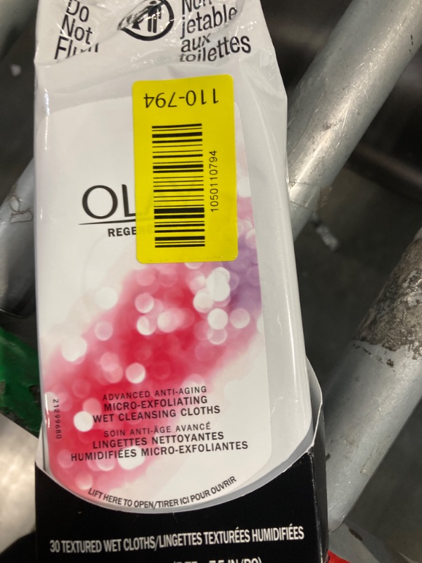 Photo 1 of *****1 PACK *****Olay Makeup Remover Wipes, Regenerist Micro-Exfoliating Wet Cleansing Cloths, Facial Cleanser for Women - Exfoliates, Refreshes, Smooths Texture, Travel Approved, 30 ct - 1 Pack