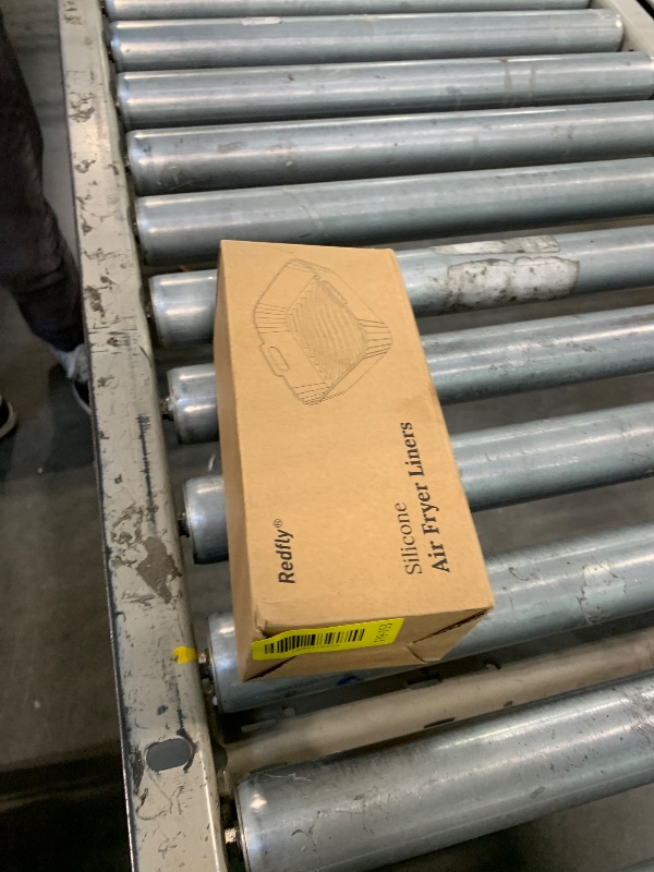 Photo 1 of ** ONLY 1**
Redfly 2 Pack Silicone Air Fryer Liners, Square Reusable Non-Stick Basket Inserts for 4-5 QT Air Fryers, Dishwasher Safe Parchment Paper Replacement Accessories Gray & Black