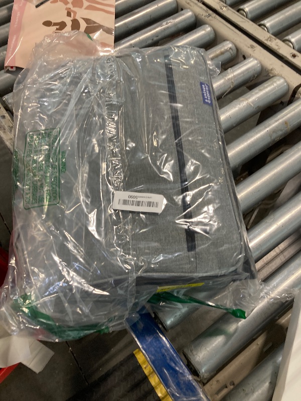 Photo 1 of **NEEDS A NEW LID** Anchor Hocking 3 Quart Glass Baking Dish with Lid, Insulated Carrier & Hot/Cold Pack