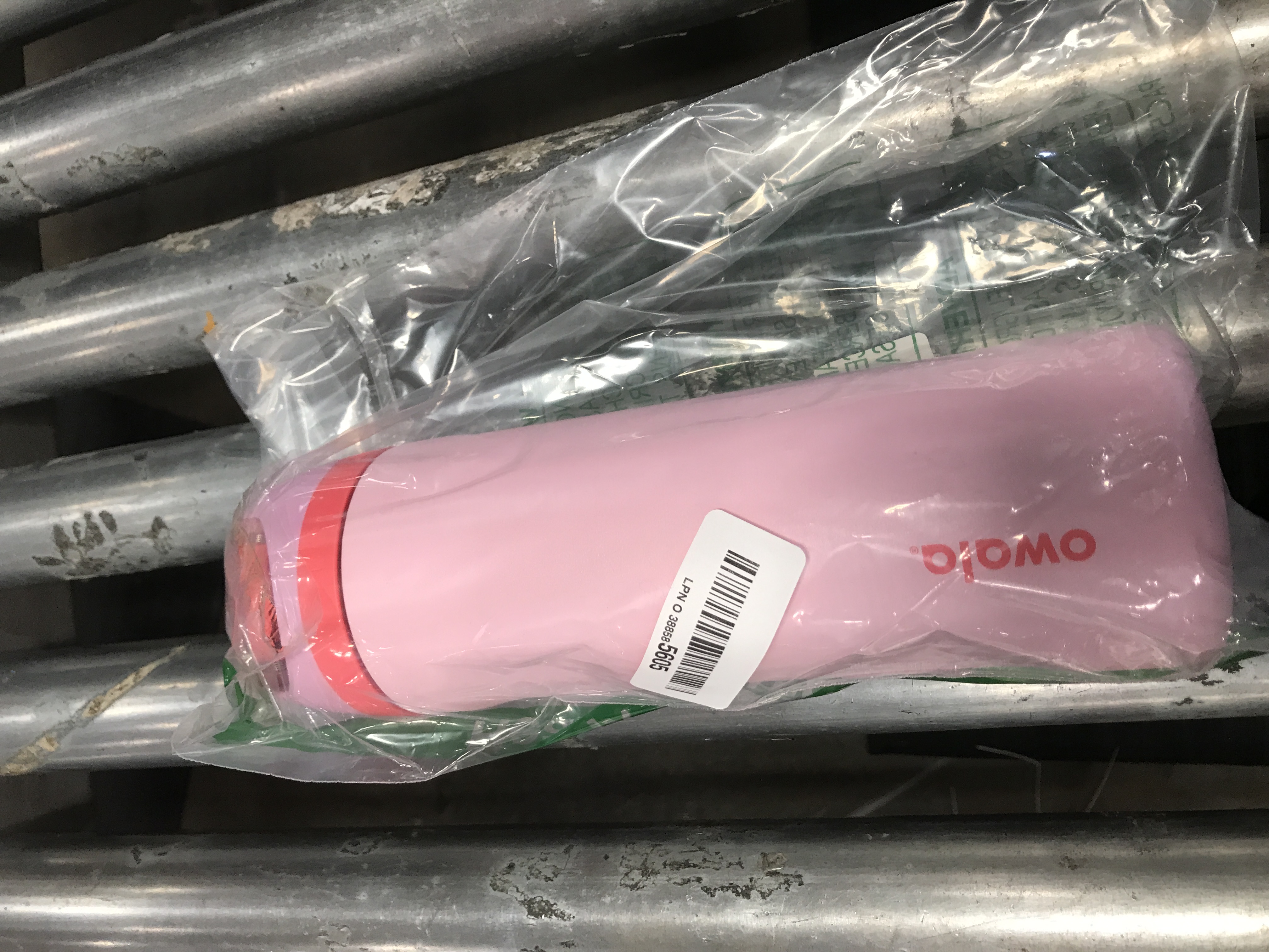 Photo 1 of (NO STRAW/USED) Owala FreeSip Insulated Stainless Steel Water Bottle with Straw for Sports and Travel, BPA-Free Sports Water Bottle, 24 oz, Pink, Angel Food Cake