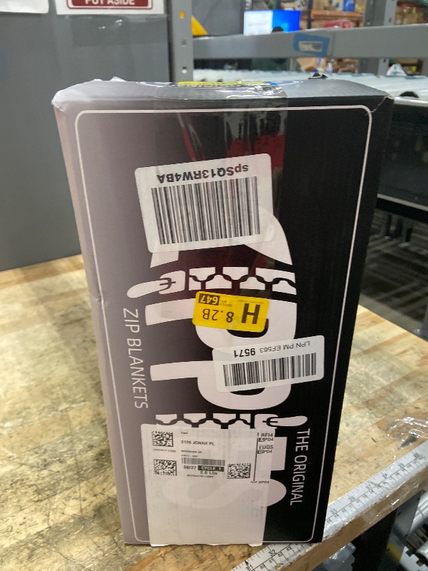 Photo 1 of 3M Thinsulate Insulation Puffy Camping Blanket for Cold Weather, Queen Size Warm Camping Quilt with Zipper, Waterproof Outdoor Sleeping Bag for Hammock, Cozy & Versatile Gift for Men and Women