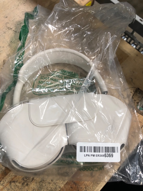 Photo 1 of Apple AirPods Max Wireless Over-Ear Headphones, Pro-Level Active Noise Cancellation, Transparency Mode, Personalized Spatial Audio, USB-C Charging, Bluetooth Headphones for iPhone - Starlight