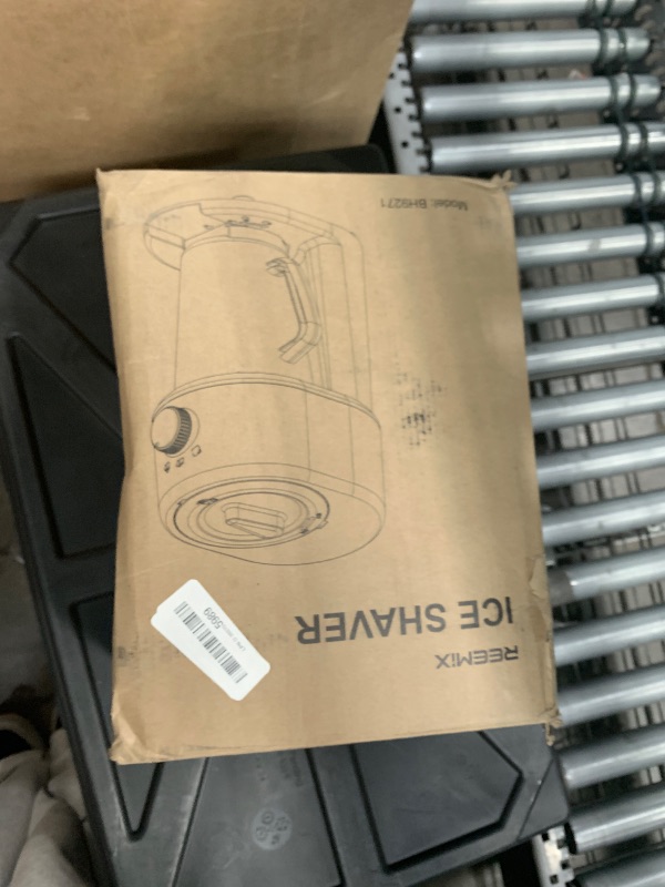 Photo 1 of ***(PARTS ONLY/ NON FUNCTIONAL)***Reemix Shaved Ice Machine, Electric Ice Shaver and Snow Cone Machine with Large Capacity Storage, Portable Ice Crusher Ice Thickness Can be Adjusted (White)