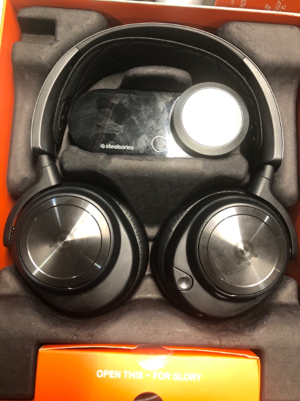 Photo 1 of (see all images) SteelSeries Arctis Nova ProMulti-System Gaming Headset - Premium Hi-Fi Drivers - Hi-Res Audio - 360° Spatial Audio - GameDAC Gen 2 - ESS Sabre Quad-DAC - Stealth Retractable Mic - PC, PS5, PS4, Switch