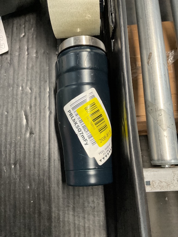 Photo 1 of * has a few coffee stains on the rim*
THERMOS Stainless King Vacuum-Insulated Travel Tumbler, 16 Ounce, Midnight Blue