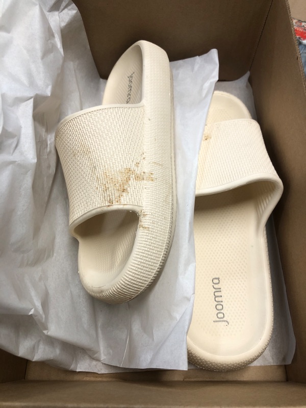 Photo 1 of (dirty major, used)welltree Slides for Women Men Pillow Slippers Non-Slip Bathroom Shower Sandals Soft Thick Sole Indoor and Outdoor Slides,Milk White,7.5-8.5 Women/6-7 Men