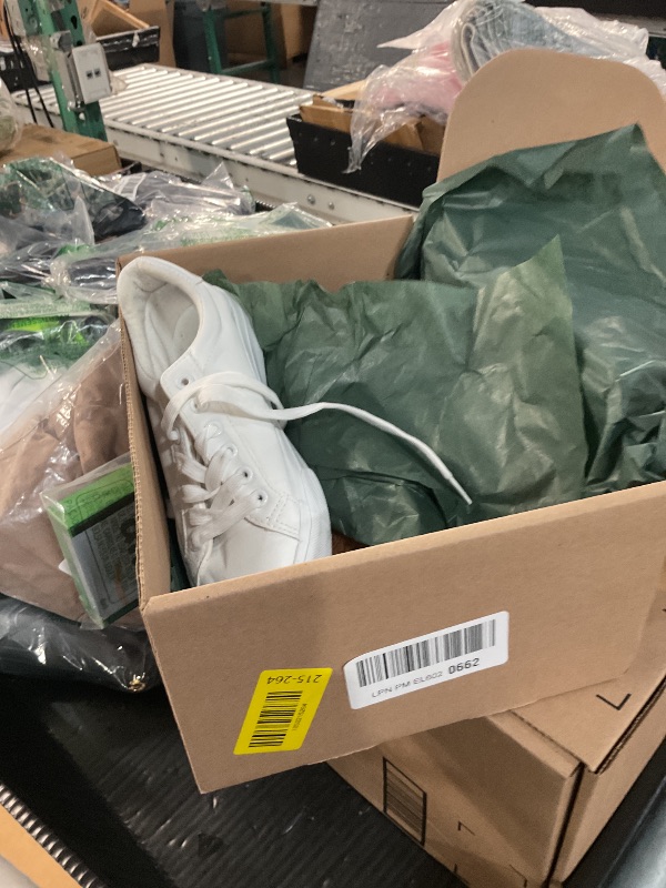 Photo 1 of ***(HEAVILY USED/ MINOR DAMAGE)***SERNIAL Women's White Tennis Shoes PU Leather Sneakers Casual Walking Shoes for Women(White,US6)