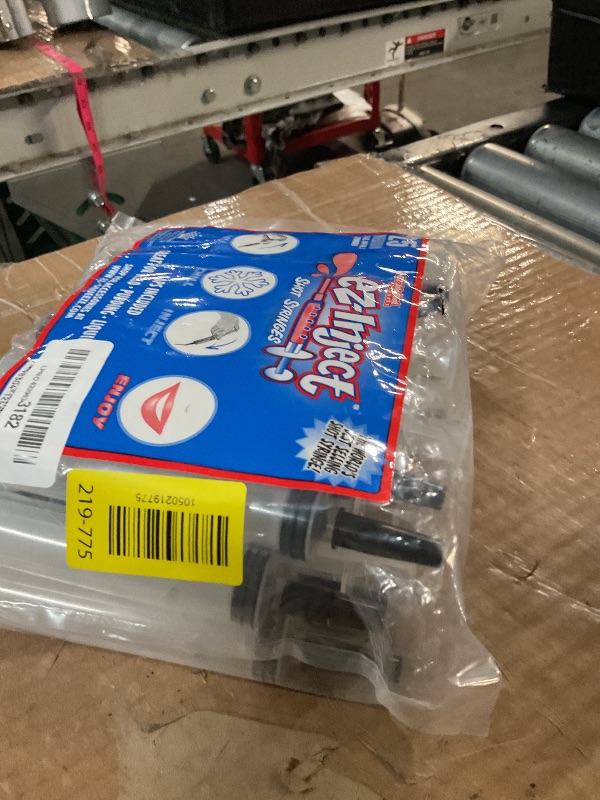 Photo 1 of ***FACTORY SEALED***25 Pack EZ-InjectTM Jello Shot Syringes (Medium 1.5oz)