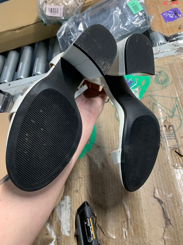 Photo 1 of ***(HEAVILY USED/ MINOR DAMAGE)***Amazon Essentials Women's High Heel Nola, White Patent, 10.5