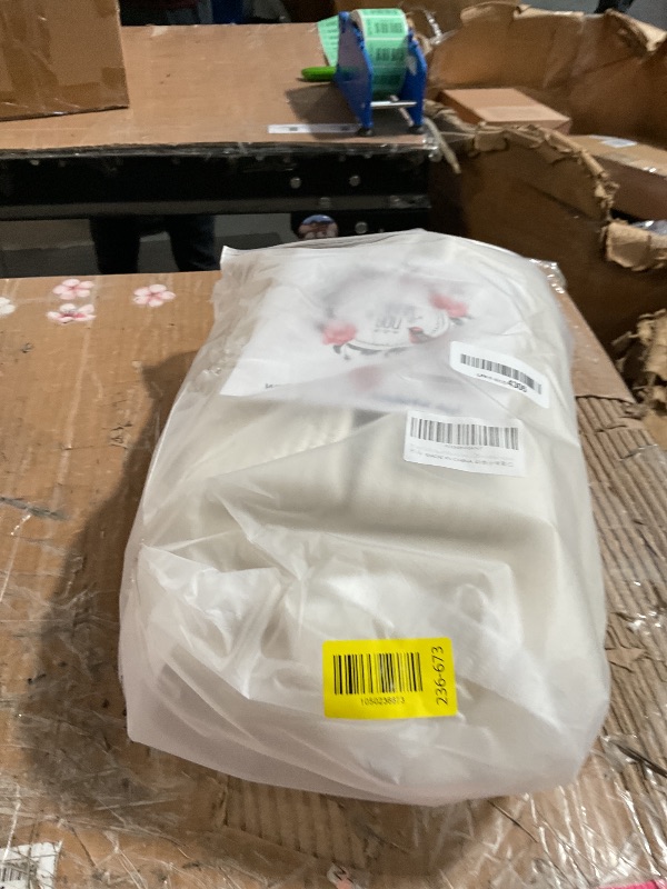 Photo 1 of (USED/FAIR) XUANGUO Small Woven Storage Baskets 12“X8”X5“ Decorative Rope Bins for Organizing Shelves, Closets, and Toys, Empty Gift Baskets, Cute Organizer Basket for Home and Office (white, regular)