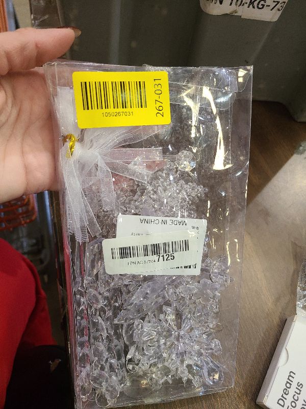 Photo 1 of 18pcs Christmas Tree Decoration Crystal Ornaments - Hanging Acrylic Christmas Snowflake Icicle Drop Crystal Ornaments for Xmas Tree Winter New Year Party Supplies