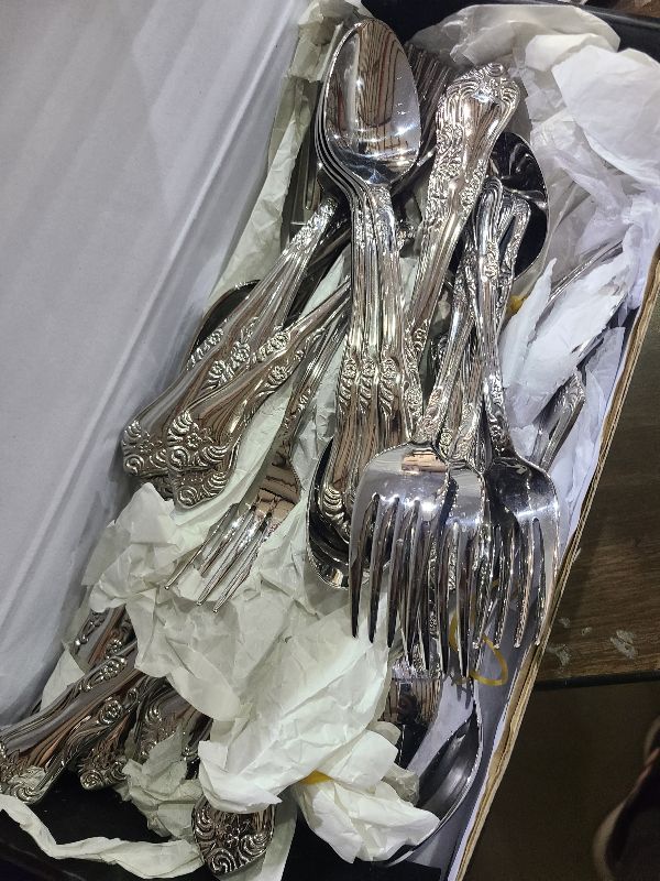 Photo 2 of Oneida Azalea 45-Piece Flatware Set, Service for 8