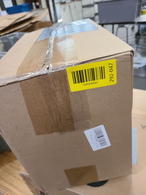 Photo 1 of 100 Pack 31" x 71" Disposable Non-Woven Massage Table Bed Covers - 2-Ply Waterproof Spa Sheets for Facial, Tattoo & Waxing.