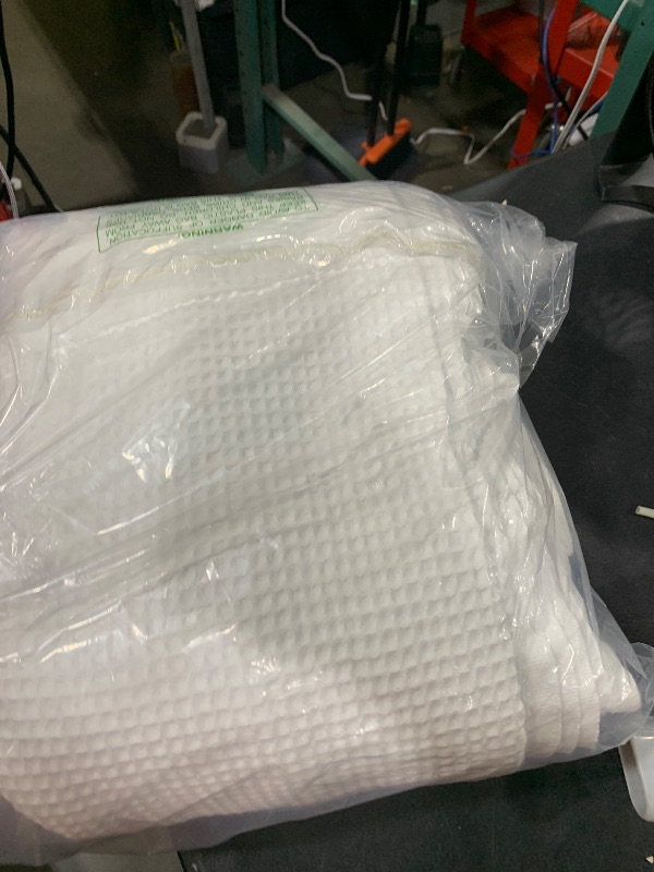 Photo 1 of 100% Cotton Blankets Queen Size for Bed - Waffle Weave Blankets for Summer, Lightweight and Breathable Soft Woven Blanket for Spring, (White, Queen (90" x 90"))