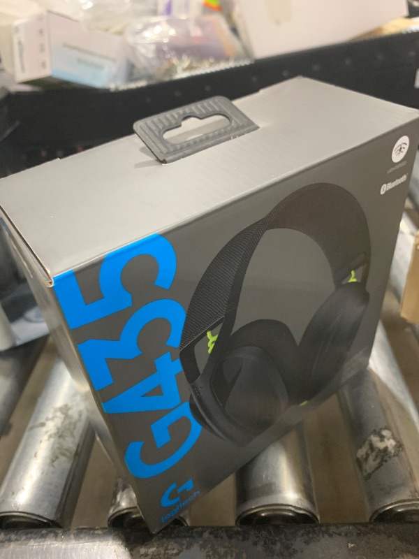 Photo 1 of Logitech G435 LIGHTSPEED and Bluetooth Wireless Gaming Headset - Lightweight over-ear headphones, built-in mics, 18h battery, compatible with Dolby Atmos, PC, Mobile - Black