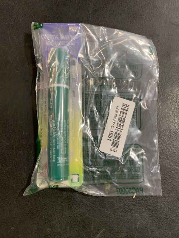Photo 1 of UCHIDA Marvy Broad Point Fabric Marker Art Supplies, Green