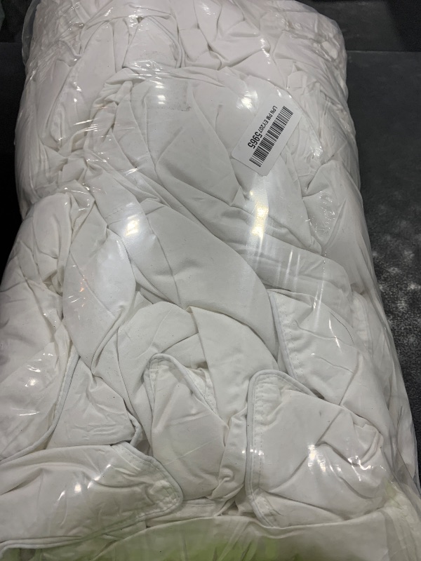 Photo 1 of L LOVSOUL 75% Goose Down Fiber Comforter Queen Size, 850+ Fill Power Hotel Style Bedding Comforter, 1200TC, Fluffy Ultra Soft All Season White Duvet Insert with 8 Corner Tabs