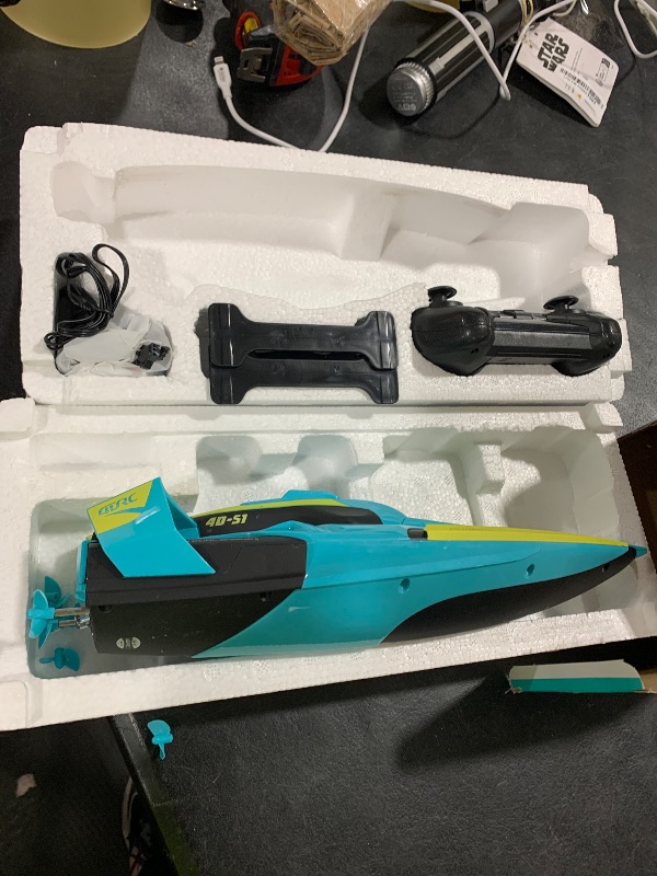 Photo 1 of 4DRC Fast RC Boat for Pools and Lakes,Remote Control Boat with LED Lights,2.4GHz High Speed RC Racing Boats for Lakes, Low Battery Alarm,Capsize Recovery, Gifts Toys for Boys Girls,Green